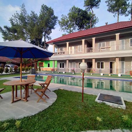 Villa Batu Tua Puncak Mitra Reddoorz ボゴール エクステリア 写真