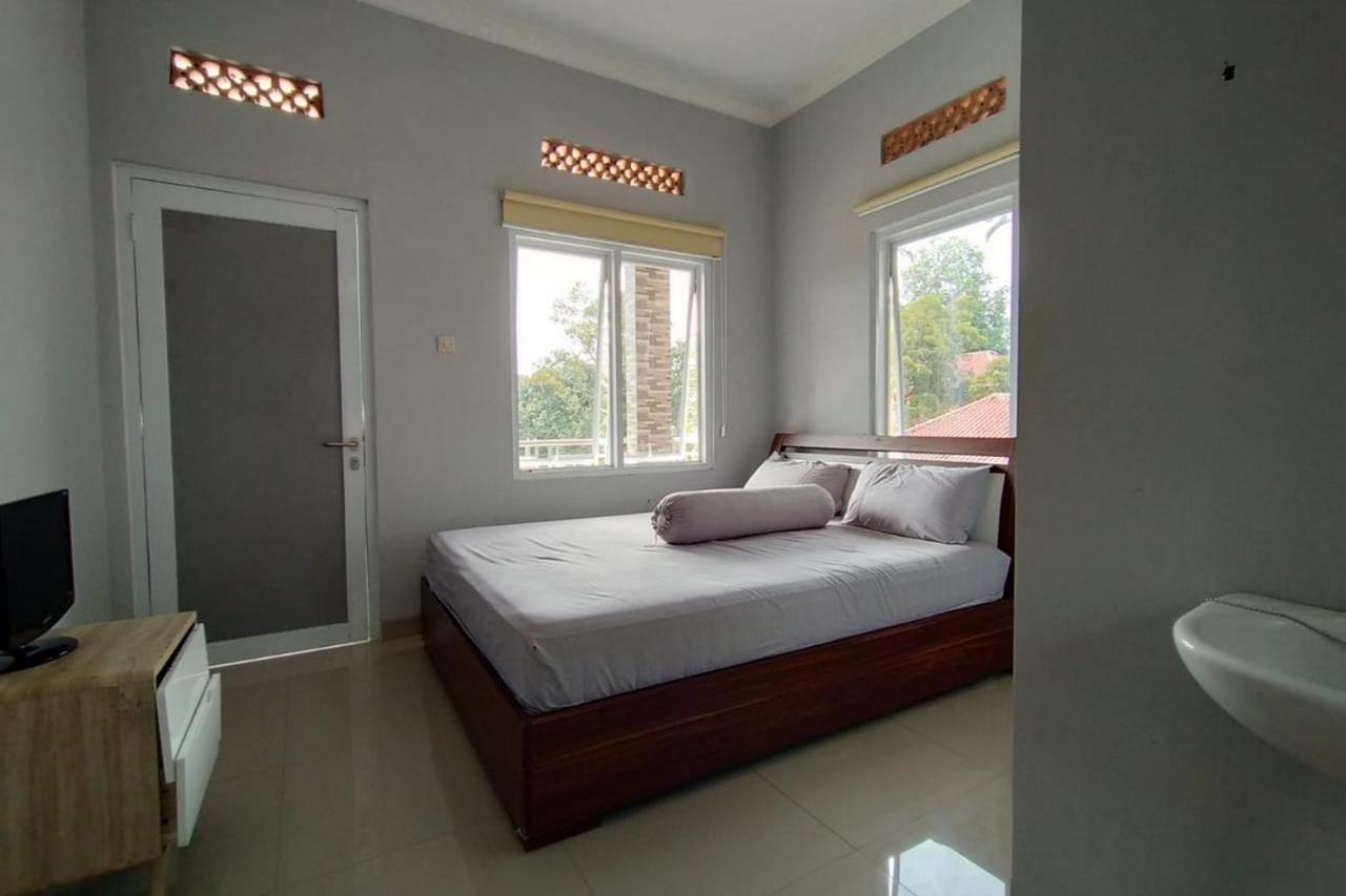Villa Batu Tua Puncak Mitra Reddoorz ボゴール エクステリア 写真