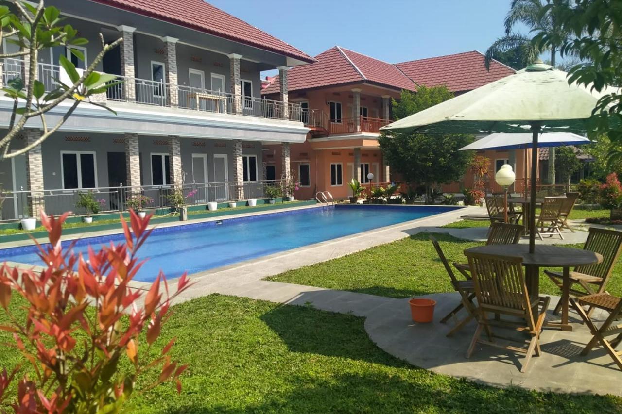 Villa Batu Tua Puncak Mitra Reddoorz ボゴール エクステリア 写真