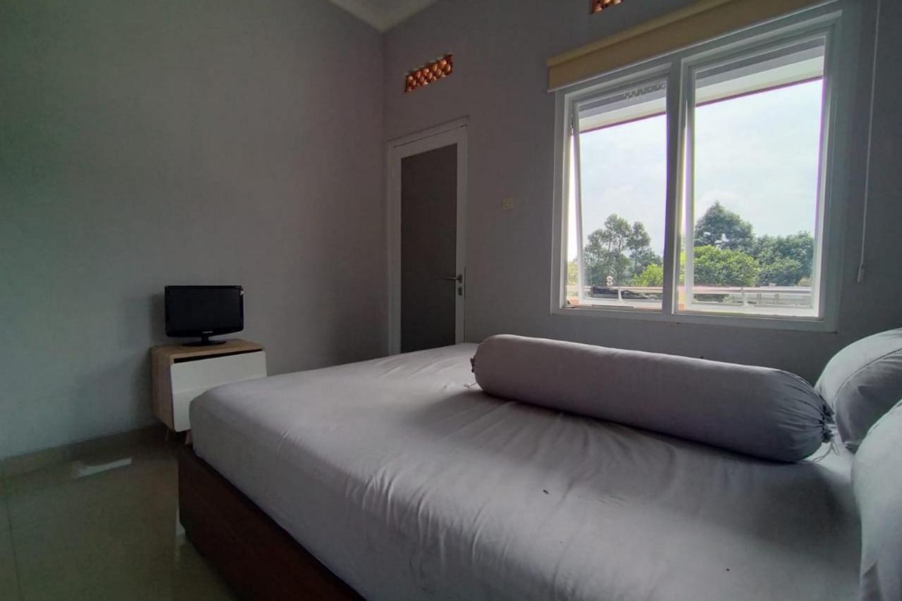 Villa Batu Tua Puncak Mitra Reddoorz ボゴール エクステリア 写真
