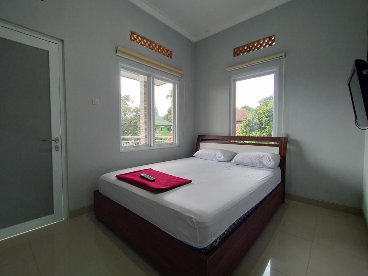 Villa Batu Tua Puncak Mitra Reddoorz ボゴール エクステリア 写真