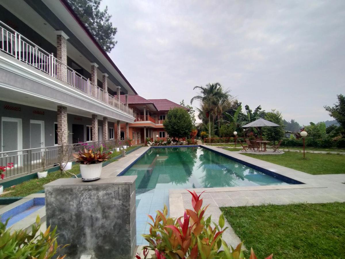 Villa Batu Tua Puncak Mitra Reddoorz ボゴール エクステリア 写真